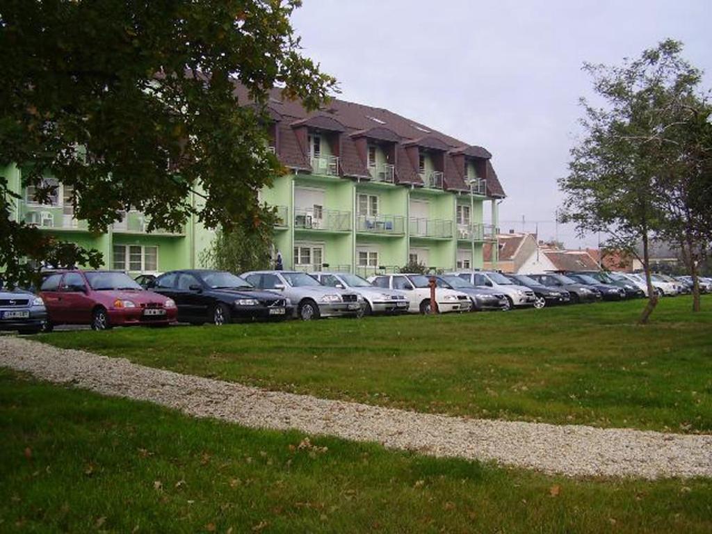 HoldLux Apartmanok Sárvár Dış mekan fotoğraf